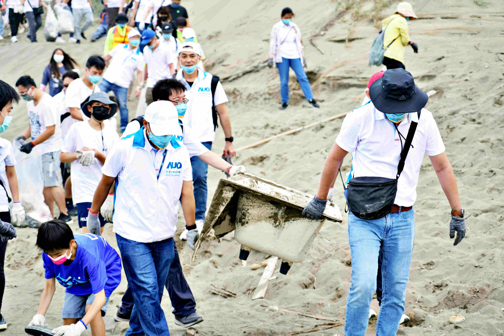 友達永續基金會2022 Ocean Party活動，與桃園市政府環保局、海湧工作室、觀音樹林里社區多方合作，一同手護台灣藍色海岸