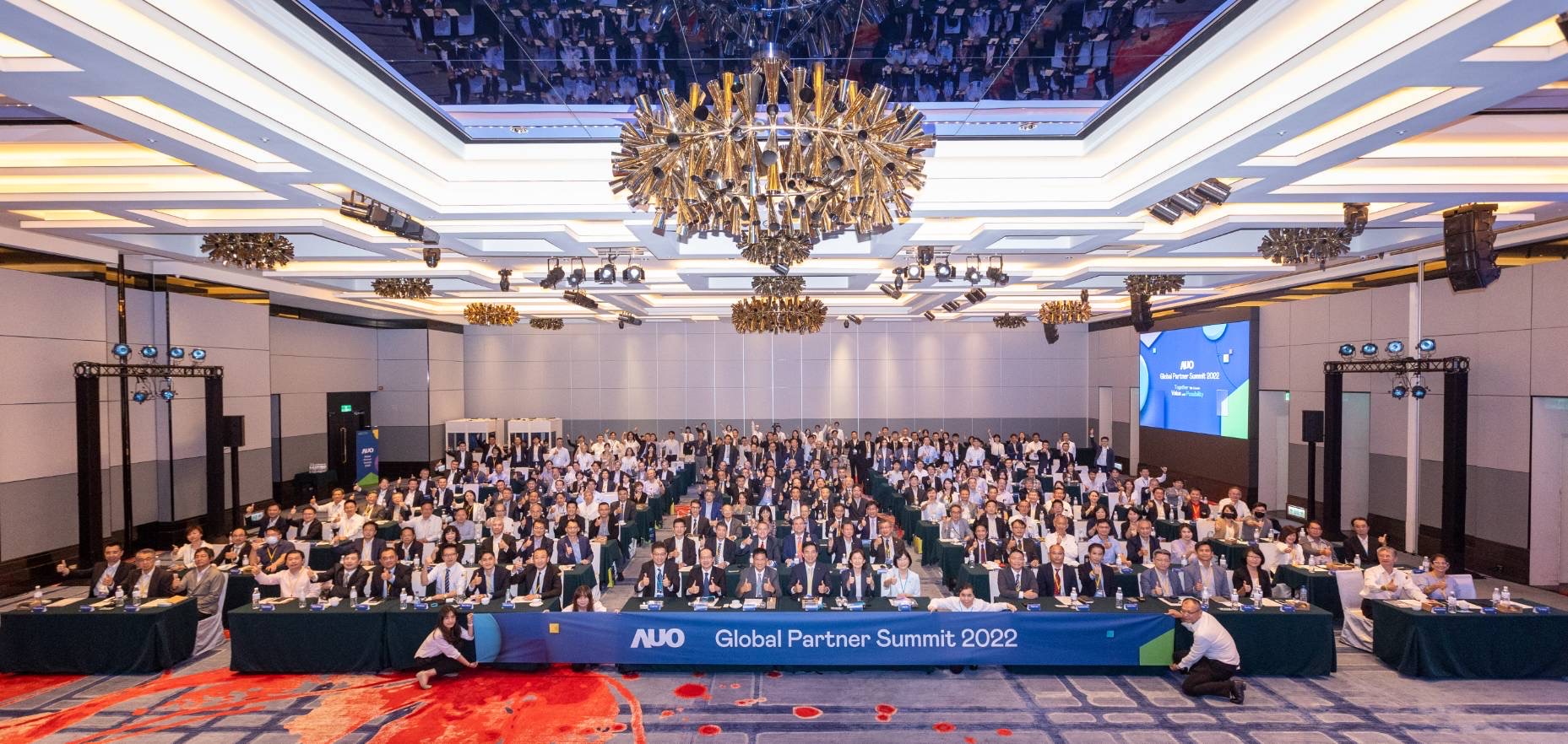 友達推動「安心、創新、用心、同心、盡心」五星職旅，為菲籍員工打造全方位照護，首度贏得「人權實踐與發展領袖獎」殊榮