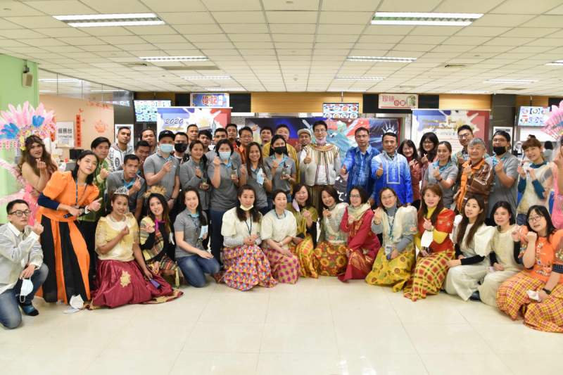 友達推動「安心、創新、用心、同心、盡心」五星職旅，為菲籍員工打造全方位照護，首度贏得「人權實踐與發展領袖獎」殊榮