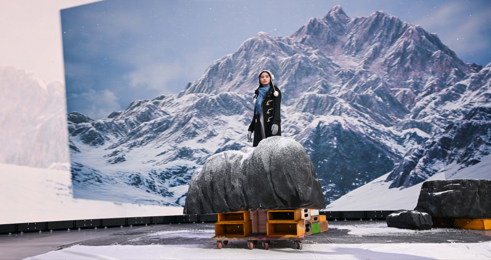 友達顯示屏專業調校技術與專案安裝經驗，使顯示屏呈現創作者想表達的精緻內容，讓表演者有沉浸式臨場感使演出逼真