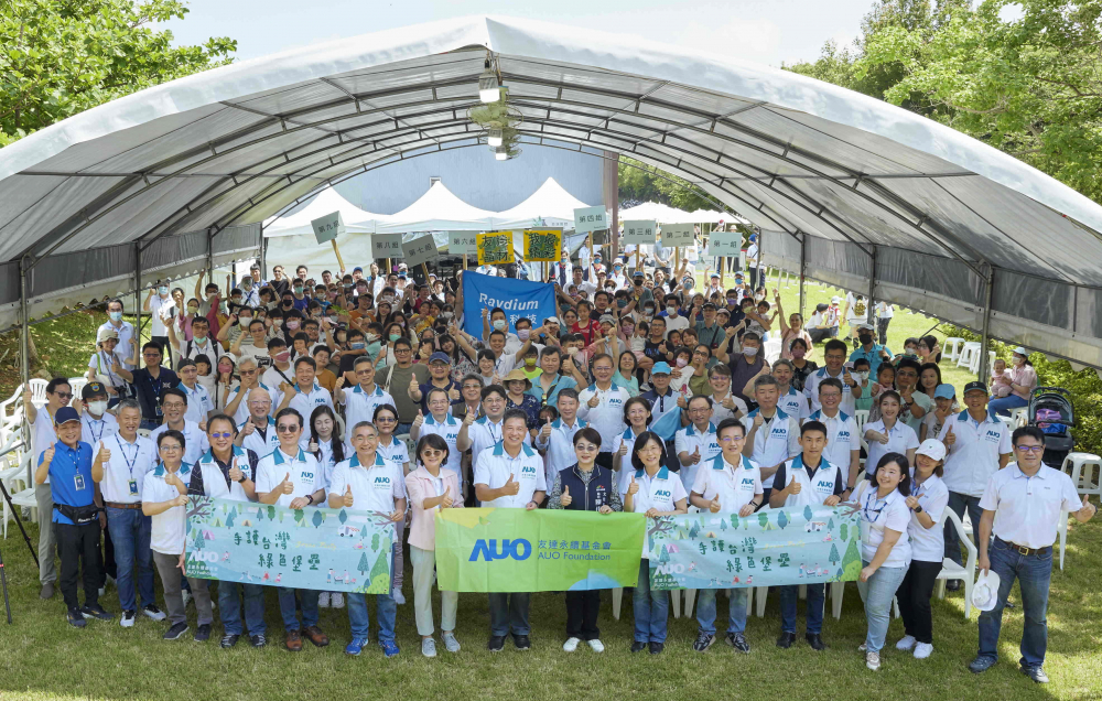 友達永續基金會號召企業志工、在地鄰里、產官學和供應商夥伴齊聚一堂，攜手植樹護樹，以行動實踐對環境友善的承諾