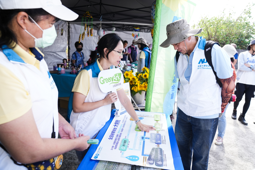 2023年友達永續基金會Ocean Party活動攜手社會企業及地方創生團體，策展食衣行等循環再生環教市集，及電動巴士接駁等低碳活動設計，打造減塑低碳的永續淨灘活動