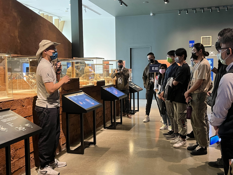 友達招募員工為文化志工，擔任文化館導覽大使，積極推廣文資保存、文史教育