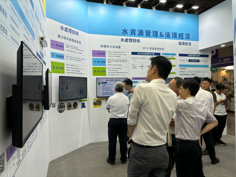 友達以深厚的智慧製造經驗發展永續戰略，積極延伸價值鏈，轉化成可供外界使用的綠色智慧服務，進軍SEMICON Taiwan 2024，提供半導體產業鏈打造AI世代的永續即戰力。