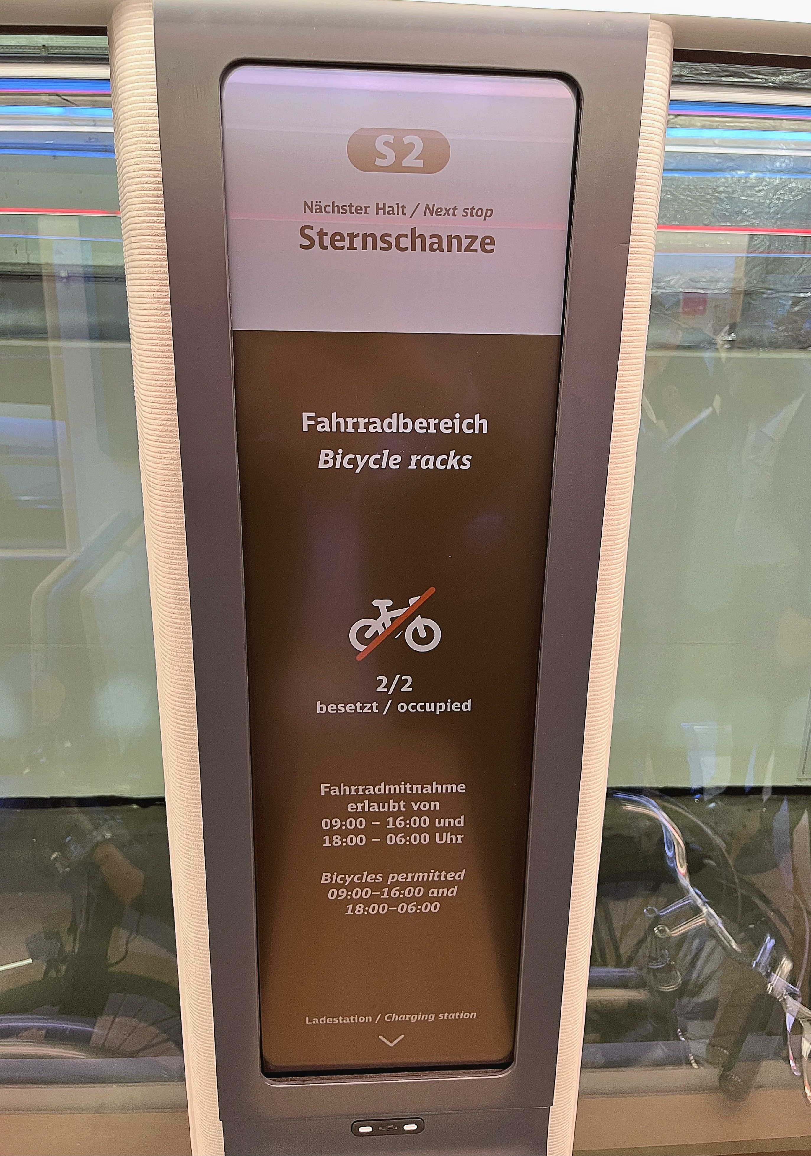 达擎HiRaso显示技术采用胆固醇液晶独特的双稳态特性及反射环境光线的方式，发挥最佳能源运用效率，其仅在更换显示画面时才消耗电力，在持续静止的画面显示上则为零耗电，与传统液晶显示技术相比大幅节省90%能耗